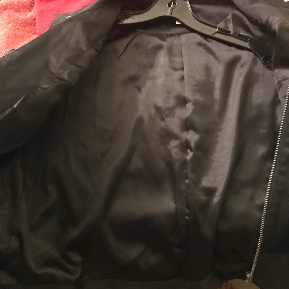 Black Jacket 🖤 - Picture 6 of 8